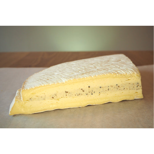 Brie Royal Aux Truffes - La petite France Vilnius - Cow cheese